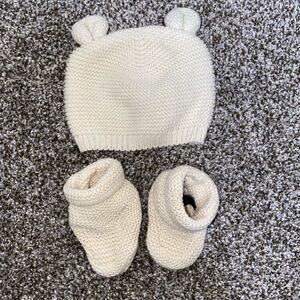 GAP Cream Knit Baby Hat and Booties Set